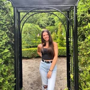 Meet your Posher, Emily